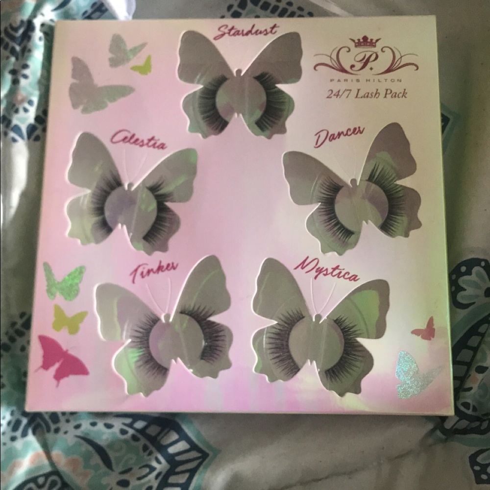 Paris Hilton 5 pairs of eyelash’s with glue